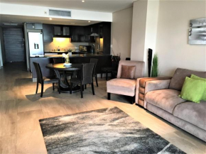 12 Palm Boulevard